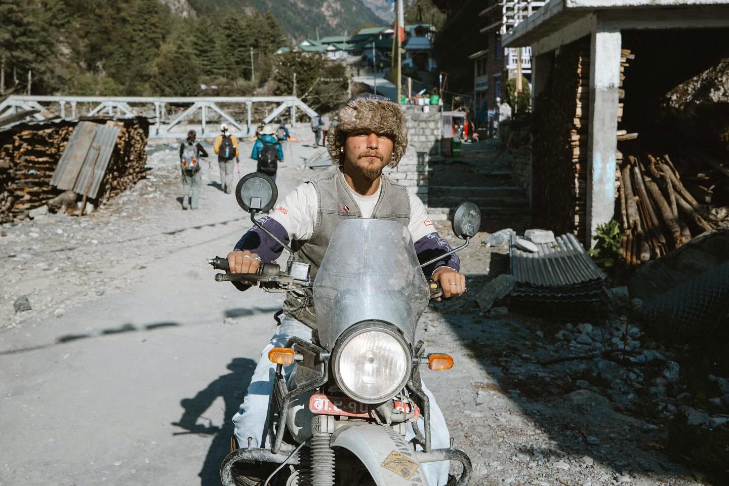 Iron Ghoda guide on the trail in Manang